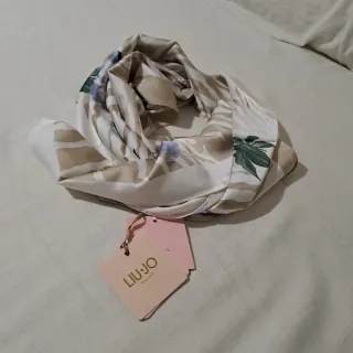 Foulard Liu Jo fantasia zebra e fiori