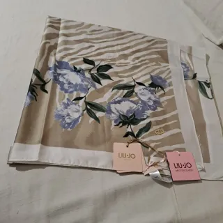 Foulard Liu Jo fantasia zebra e fiori