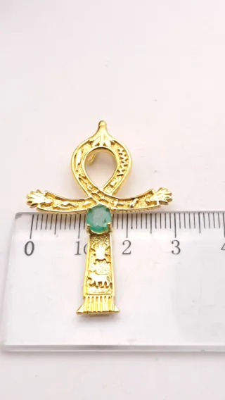 Cruz 18k Oro con Esmeralda