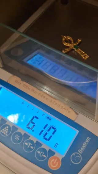 Cruz 18k Oro con Esmeralda