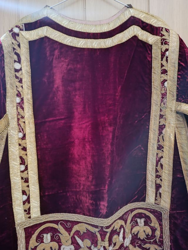 Dalmatica Bordada Antigua Terciopelo