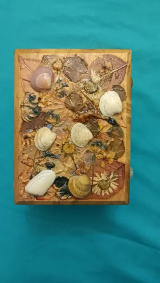 Scatola in legno decorata