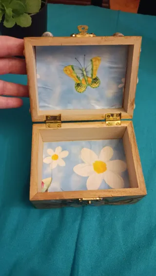 Scatola in legno decorata