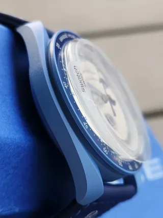 Swatch Omega Speedmaster superblue moonphase