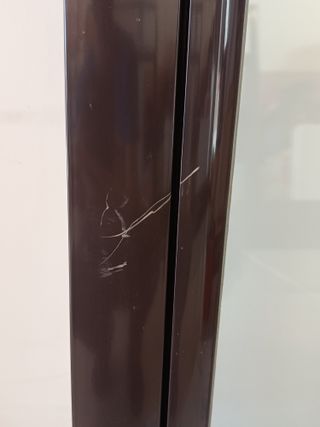 Marc i finestra d'alumini amb persiana