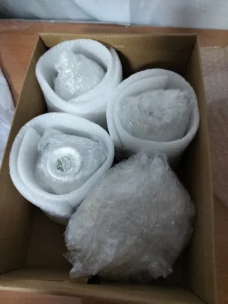 Tazas de porcelana con flores de meses