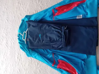 Chándal Nike Azul con detalles rojos