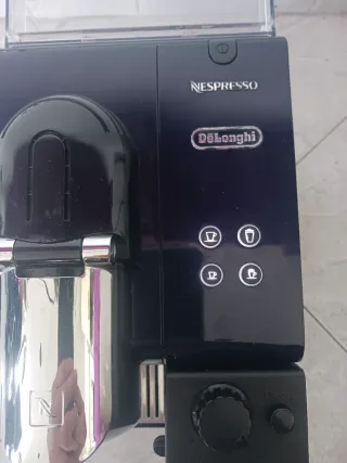 Cafetera Nespresso Lattissima Plus