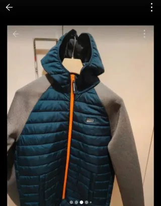 Piumino leggero grigio e blu