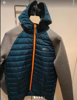 Piumino leggero grigio e blu