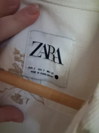 Cazadora Zara blanca floral