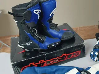 Mono de moto Alpinestars azul y blanco talla 50.