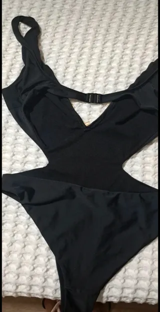 Bañador negro con detalles