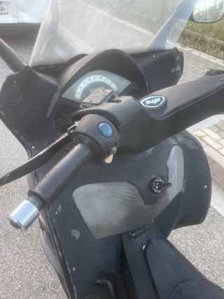 Malaguti Spidermax 500 Maxi Scooter