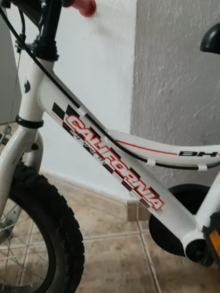 Bicicleta infantil BH California con ruedines