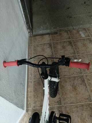 Bicicleta infantil BH California con ruedines