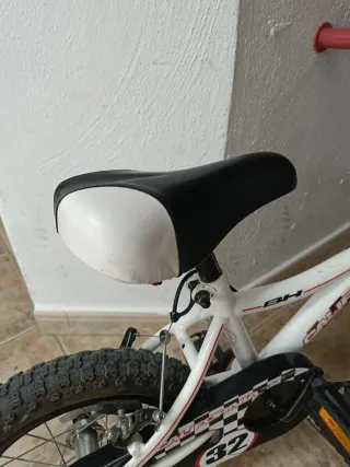 Bicicleta infantil BH California con ruedines