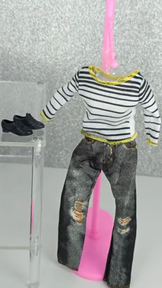 Conjunto Ropa Barbie: Camiseta Rayas y Jeans