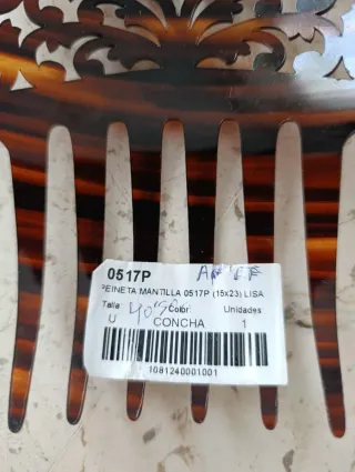 Peineta marrón calada