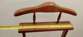 Galán de noche de madera maciza nogal