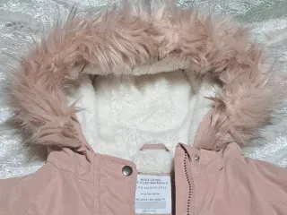 Parka rosa con capucha de pelo