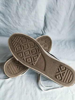 Converse One Star negras ante