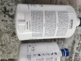 Bottiglie di gin Nordés