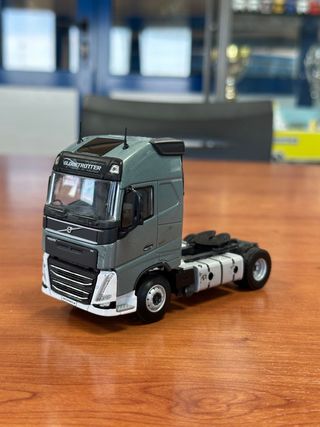 Maqueta Camión Volvo Globetrotter Gris