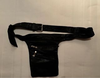 Riñonera de piel negra