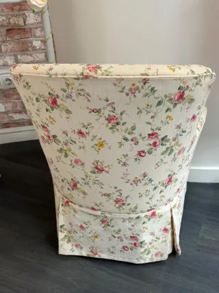 Butaca pequeña de flores.