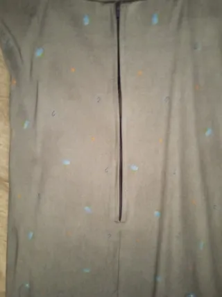 Vestido palabra de honor gris con flores