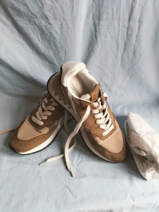 Zapatillas deportivas marrones y beige