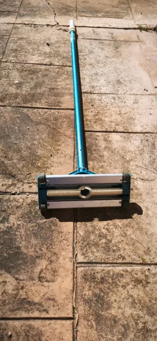Limpiafondos de piscinas con pértiga
