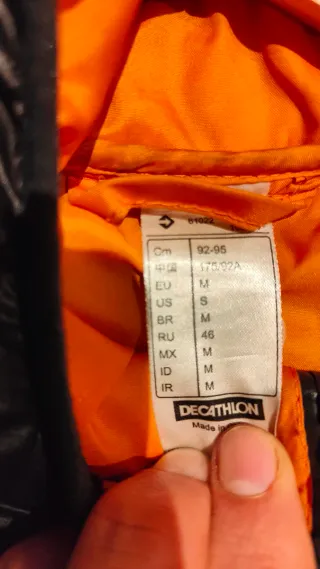 Chaqueta Quechua Negra con Forro Naranja