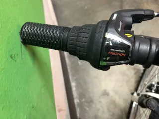 Bicicleta de montaña negra