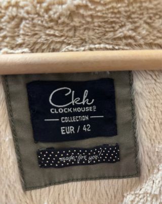 Abrigo verde caqui C&A