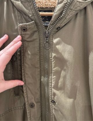 Abrigo verde caqui C&A