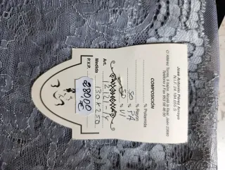 Mantilla de encaje gris