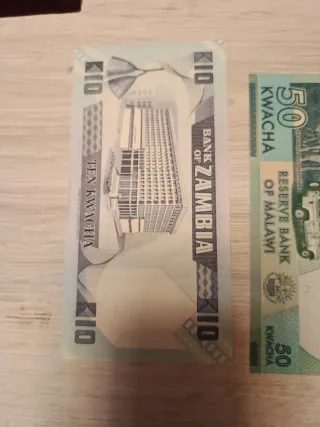 2 Billetes: 10 Zambia y 50 Malawi