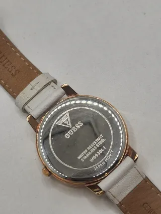 Reloj Guess Blanco y Dorado
