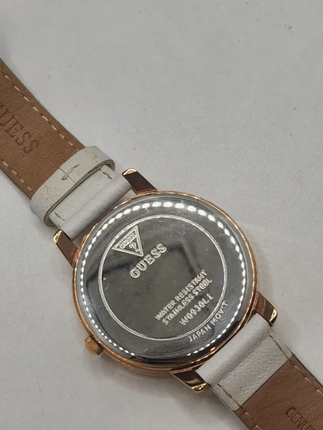 Reloj Guess Blanco y Dorado