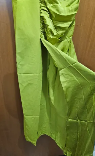 Vestito lungo asimmetrico verde acido