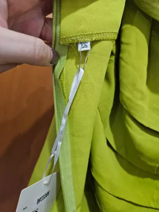 Vestito lungo asimmetrico verde acido