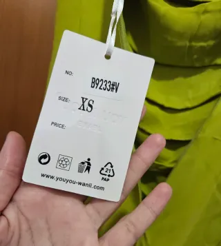 Vestito lungo asimmetrico verde acido