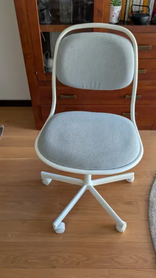 2 sillas giratorias ÖRFJÄLL blanca/gris