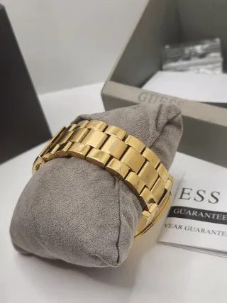 Reloj Guess Dorado