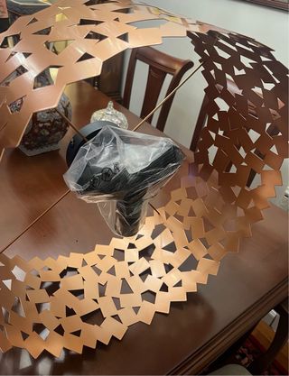 Lámpara de techo cobre diseño geométrico.