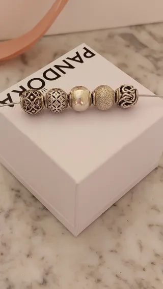 Charm Pandora ESSENCE Plata.