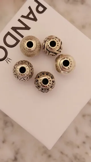 Charm Pandora ESSENCE Plata.