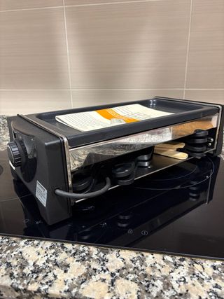 Raclette negra y plateada